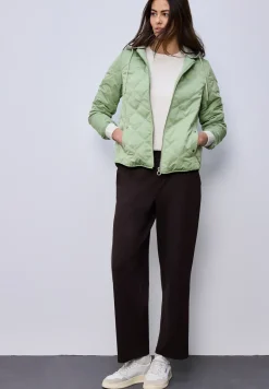 Jacke mit abnehmbarer Kapuze