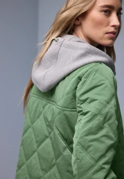 Jacke mit abnehmbarer Kapuze