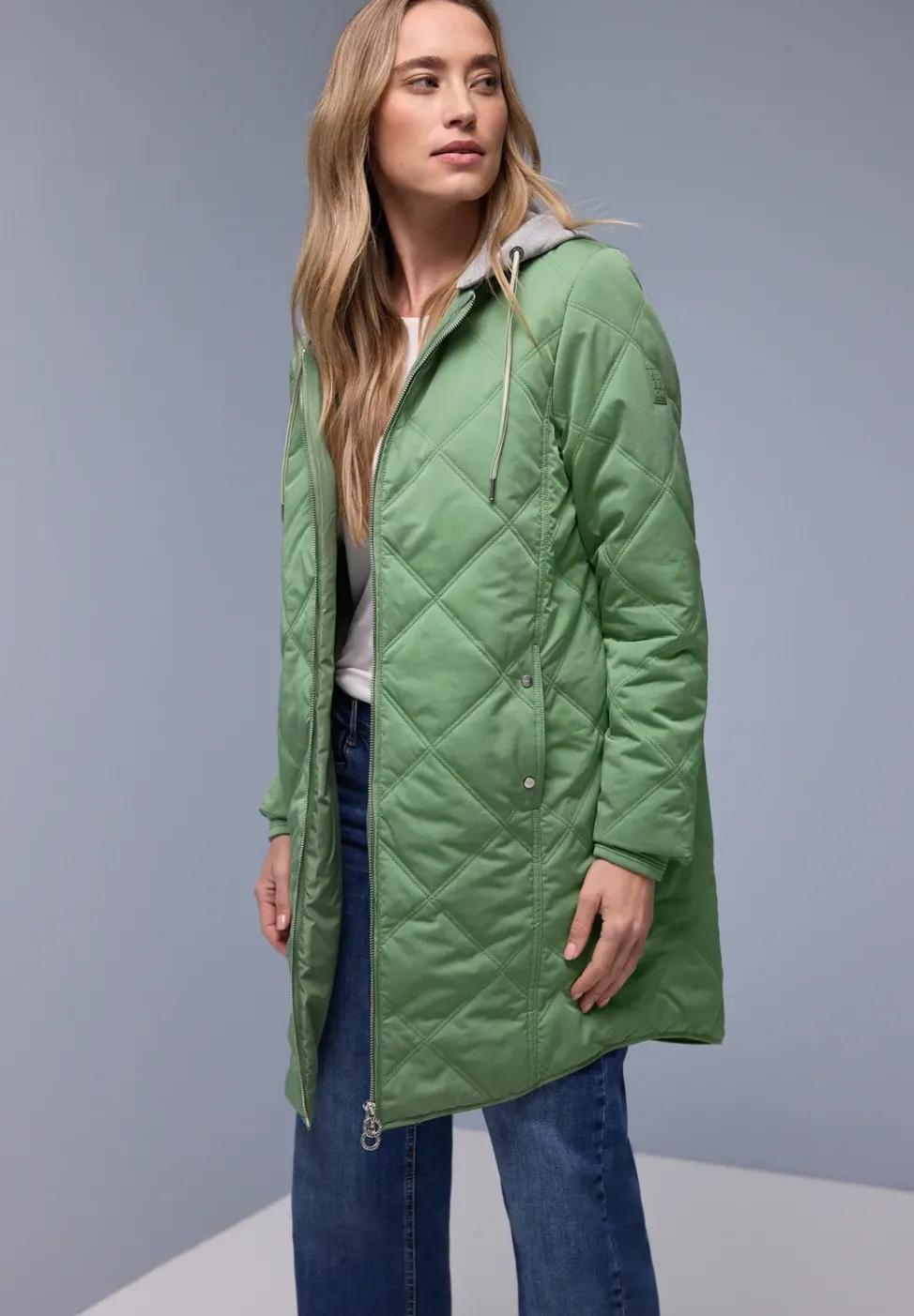 Jacke mit abnehmbarer Kapuze