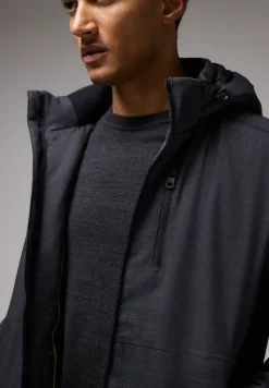 Jacke mit abnehmbarer Kapuze