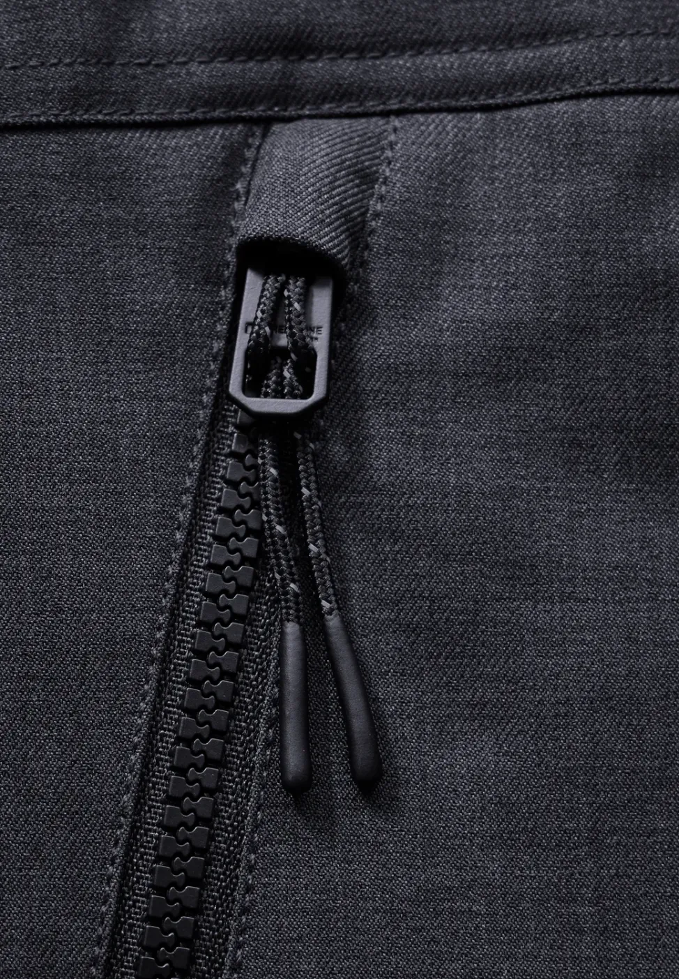 Jacke mit abnehmbarer Kapuze