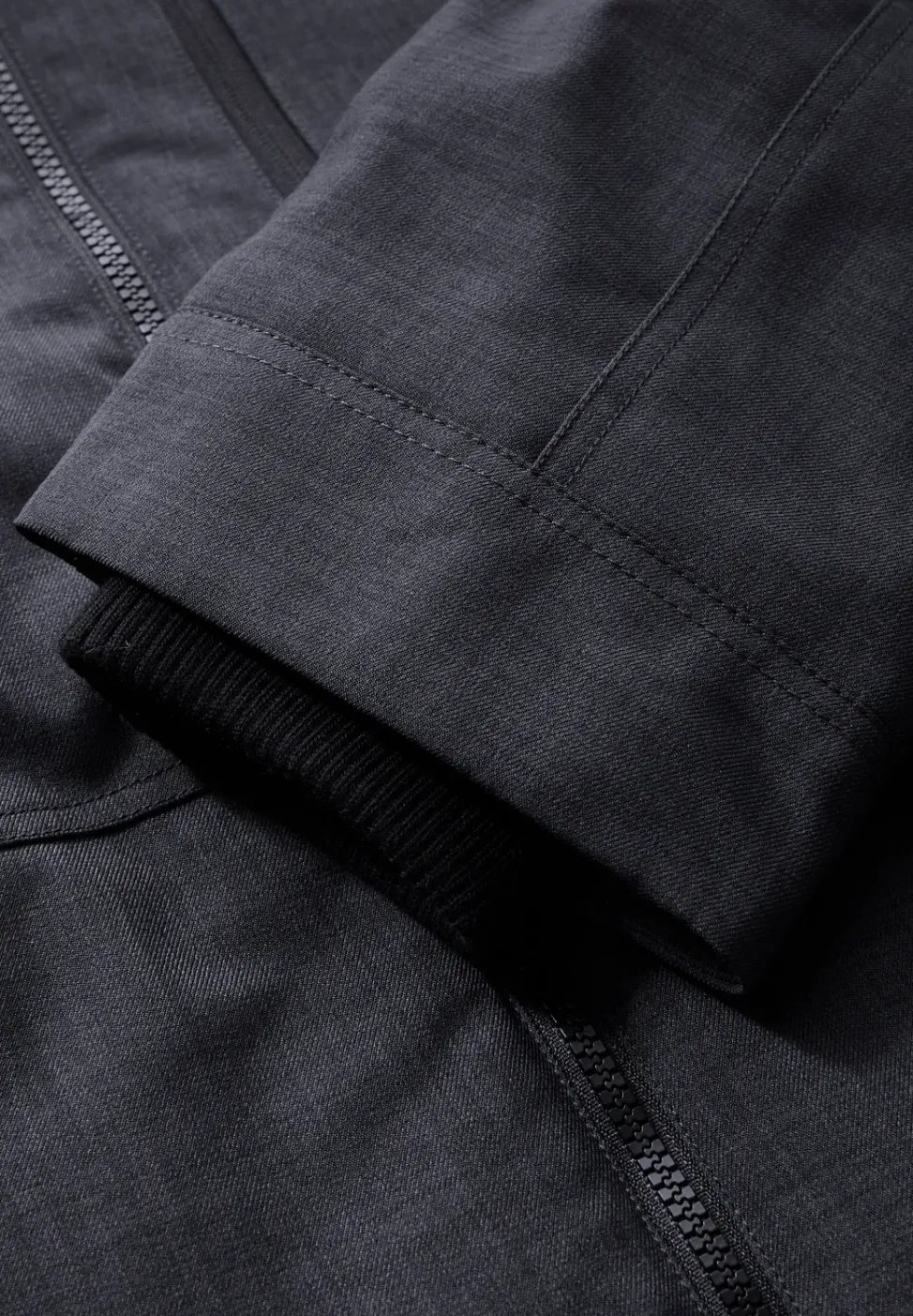 Jacke mit abnehmbarer Kapuze