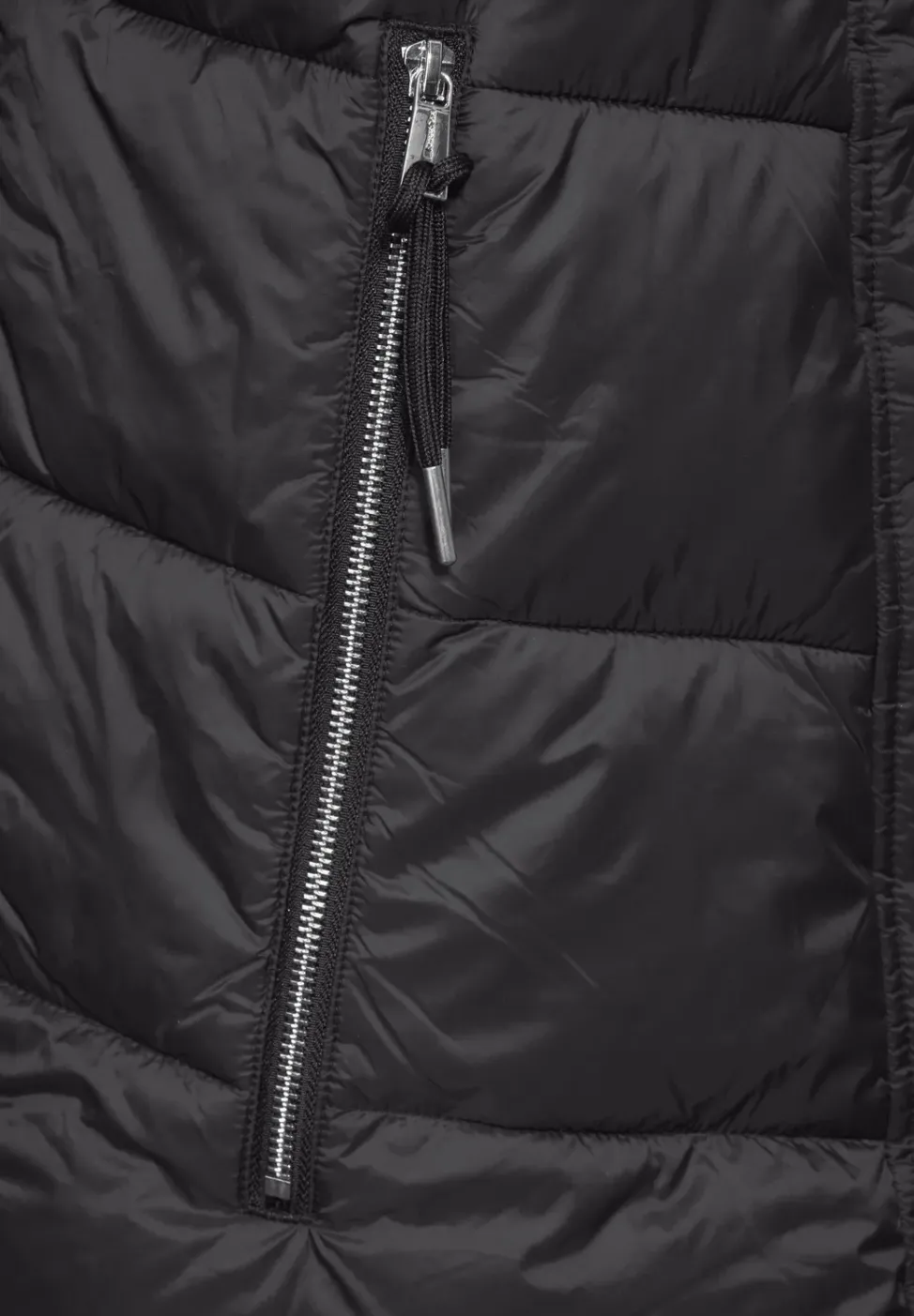 Jacke mit abnehmbarer Kapuze