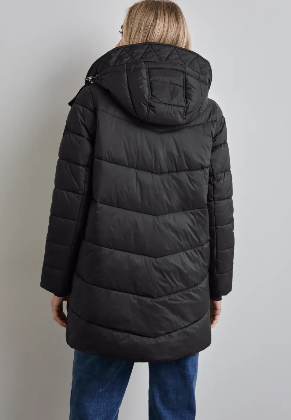 Jacke mit abnehmbarer Kapuze