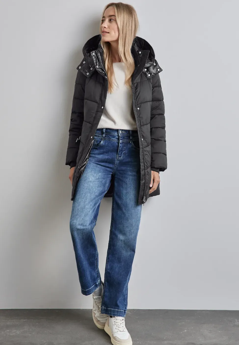 Jacke mit abnehmbarer Kapuze