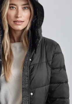 Jacke mit abnehmbarer Kapuze