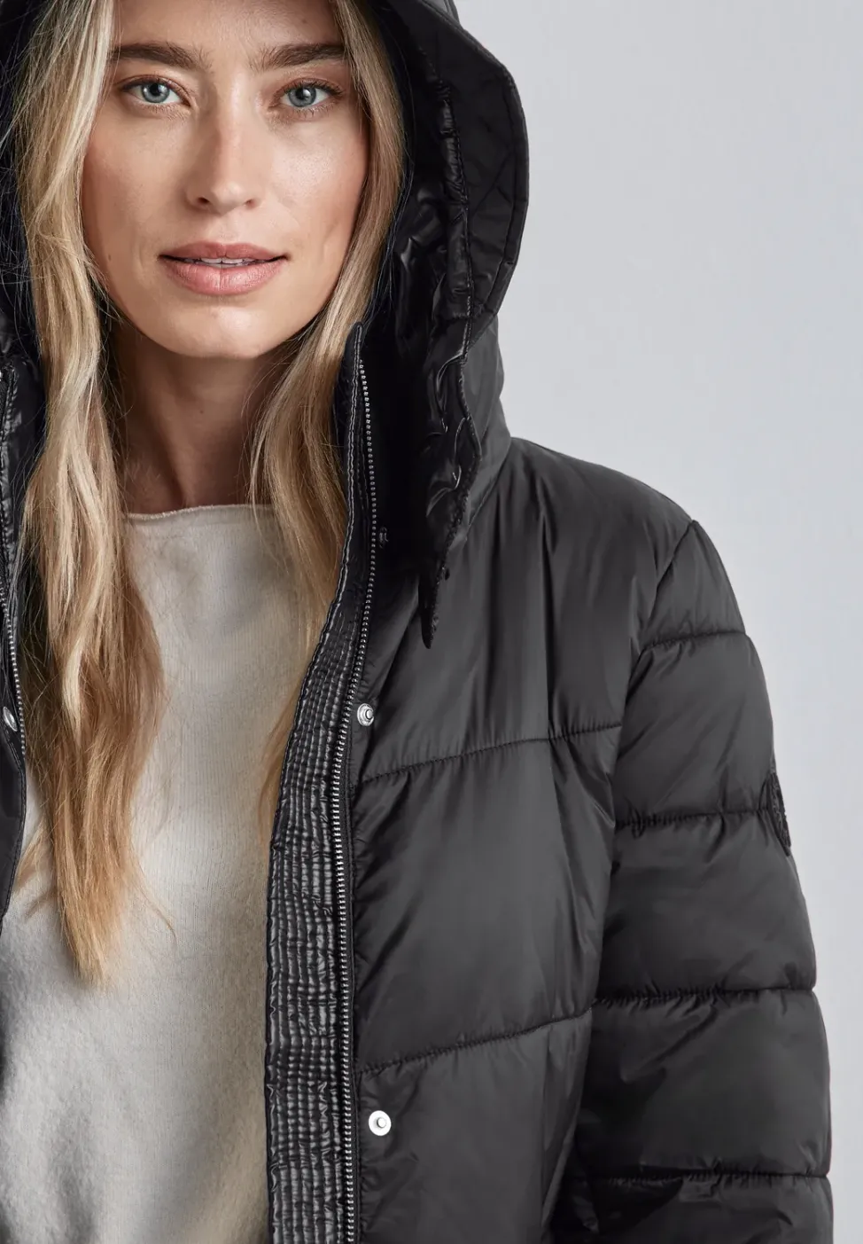 Jacke mit abnehmbarer Kapuze