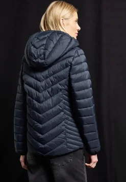 Jacke mit abnehmbarer Kapuze
