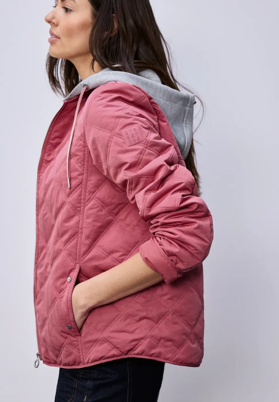 Jacke mit abnehmbarer Kapuze