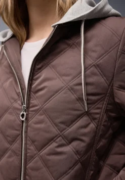 Jacke mit abnehmbarer Kapuze