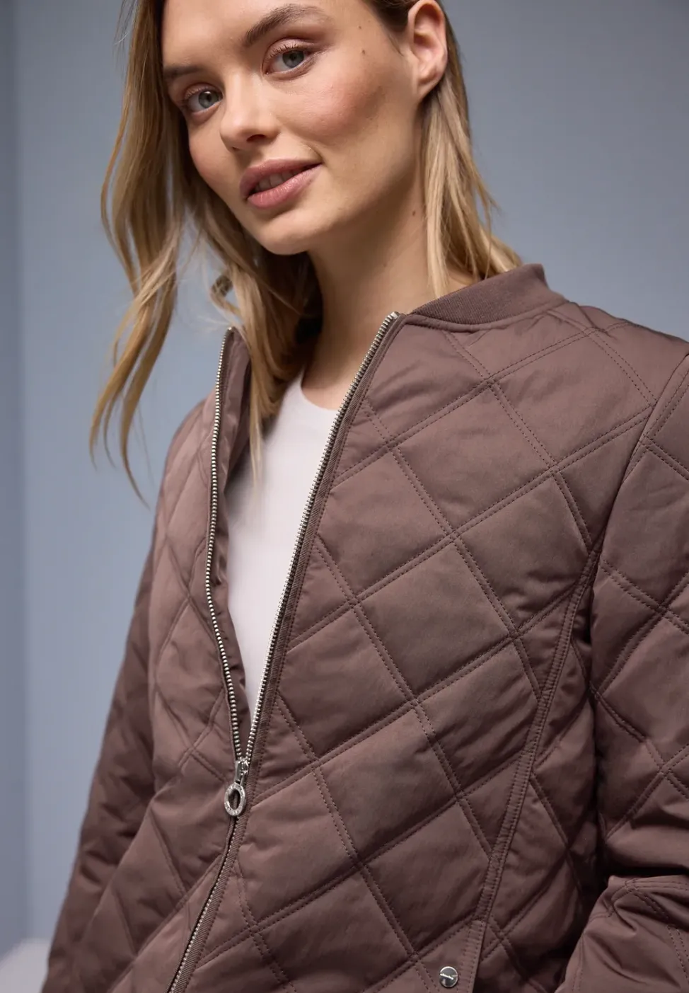 Jacke mit abnehmbarer Kapuze