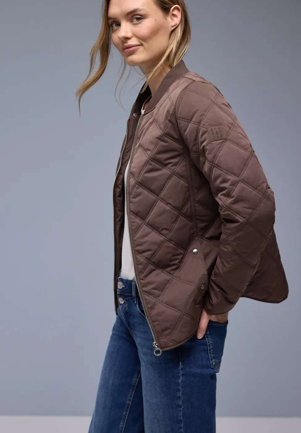 Jacke mit abnehmbarer Kapuze