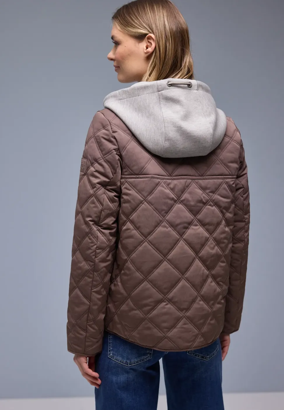 Jacke mit abnehmbarer Kapuze