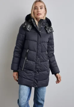 Jacke mit abnehmbarer Kapuze