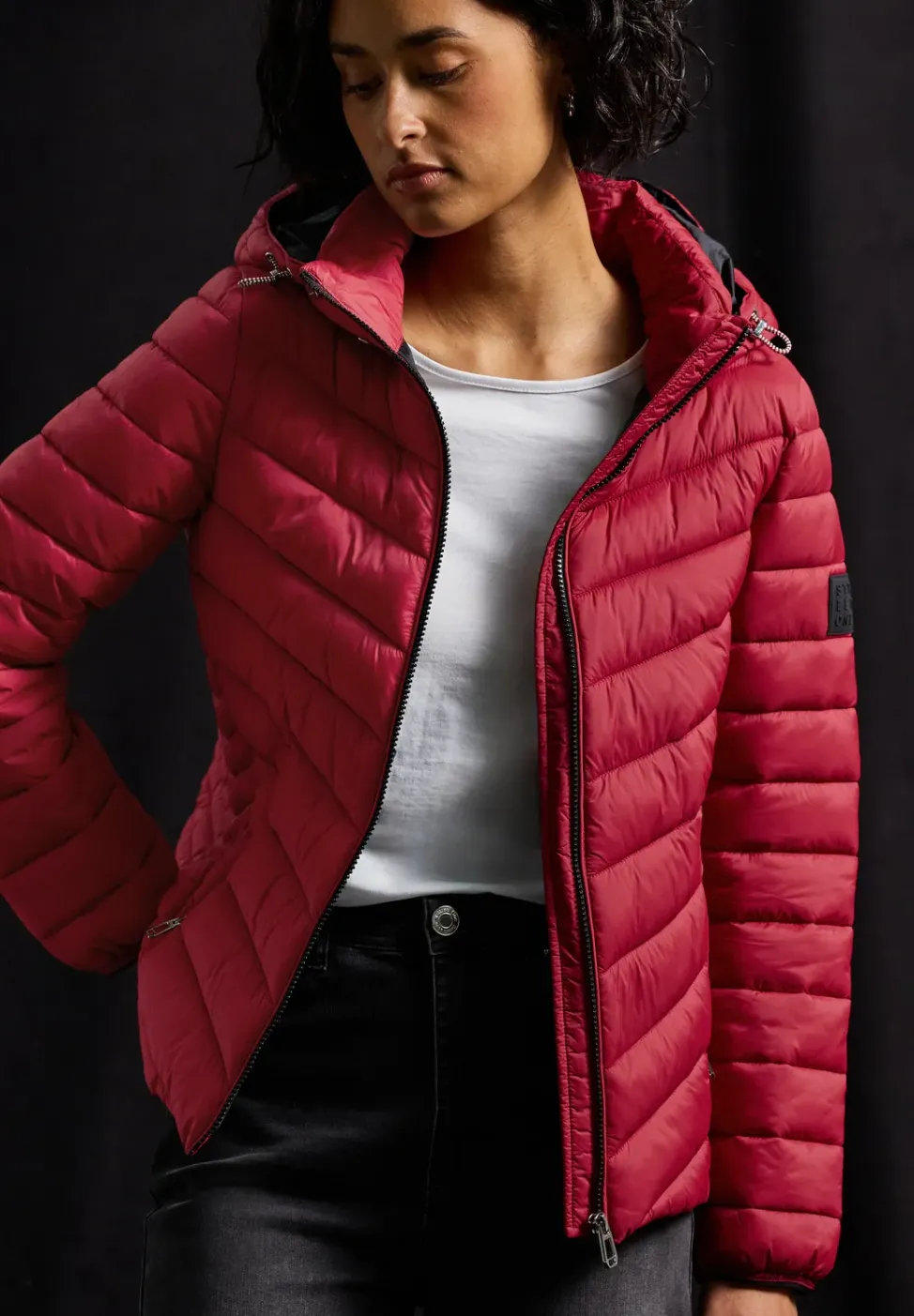 Jacke mit abnehmbarer Kapuze