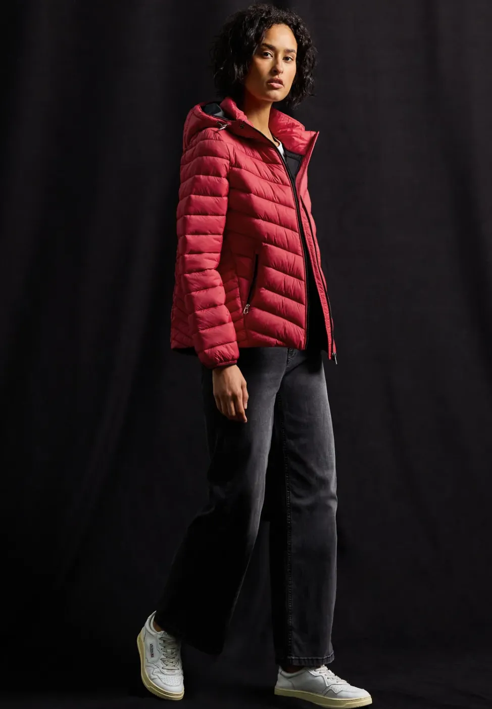 Jacke mit abnehmbarer Kapuze