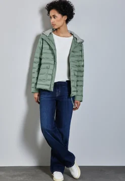 Jacke mit abnehmbarer Kapuze
