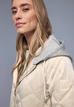 Jacke mit abnehmbarer Kapuze