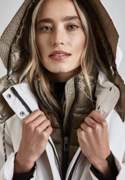 Jacke mit abnehmbarer Kapuze