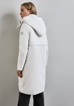 Jacke mit abnehmbarer Kapuze