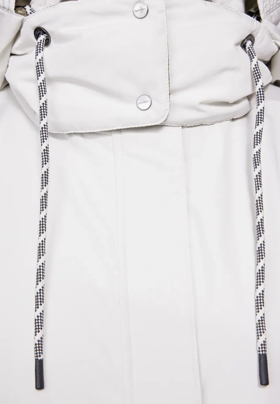Jacke mit abnehmbarer Kapuze