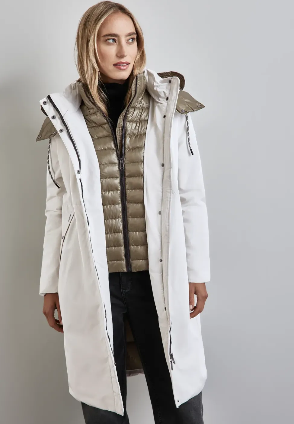 Jacke mit abnehmbarer Kapuze