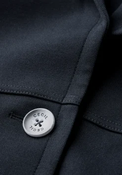 Jacke mit abnehmbarer Kapuze
