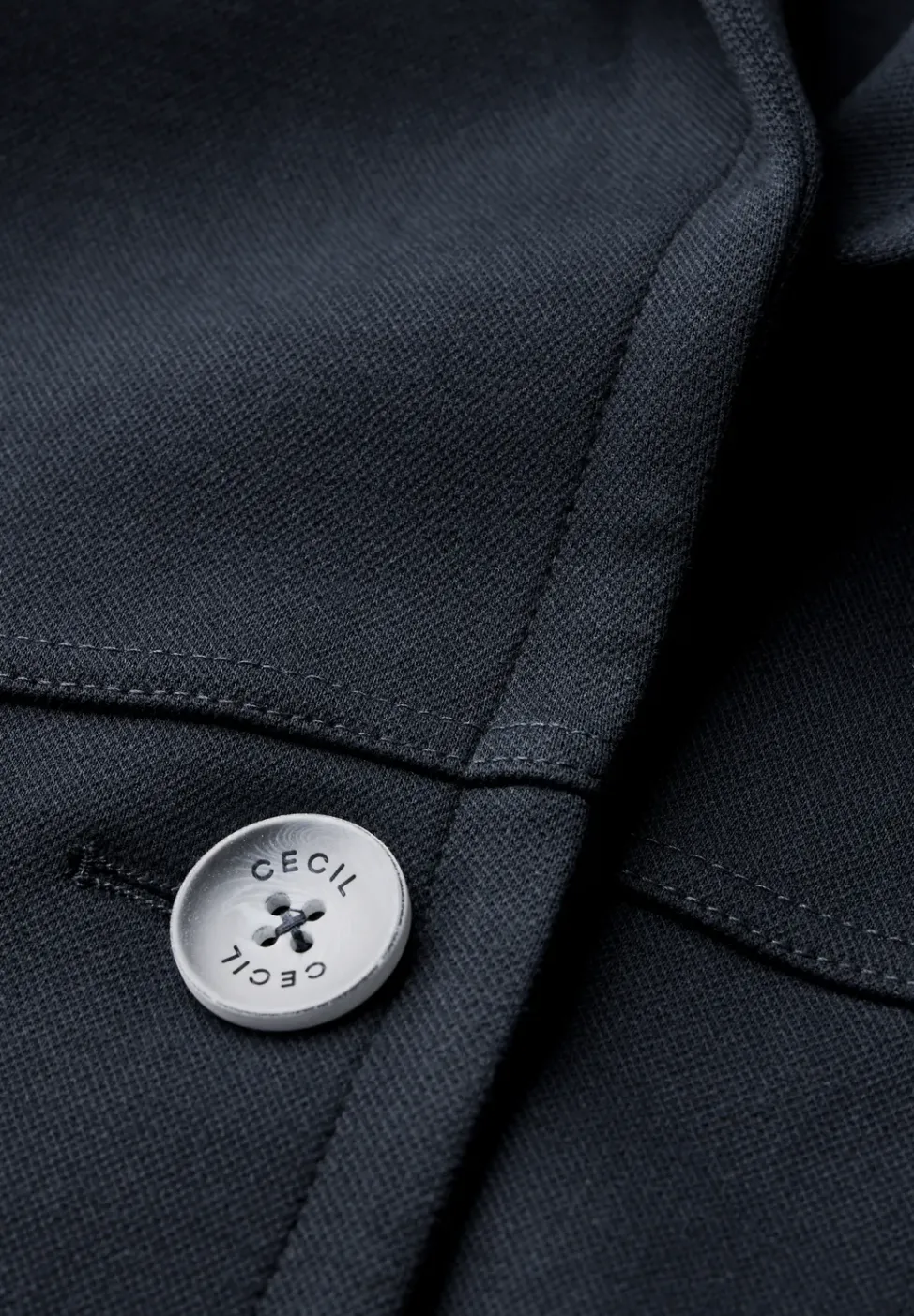Jacke mit abnehmbarer Kapuze