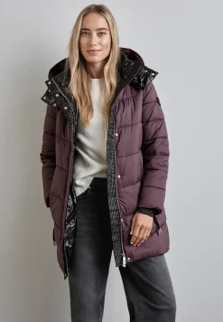 Jacke mit abnehmbarer Kapuze
