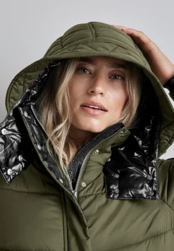 Jacke mit abnehmbarer Kapuze