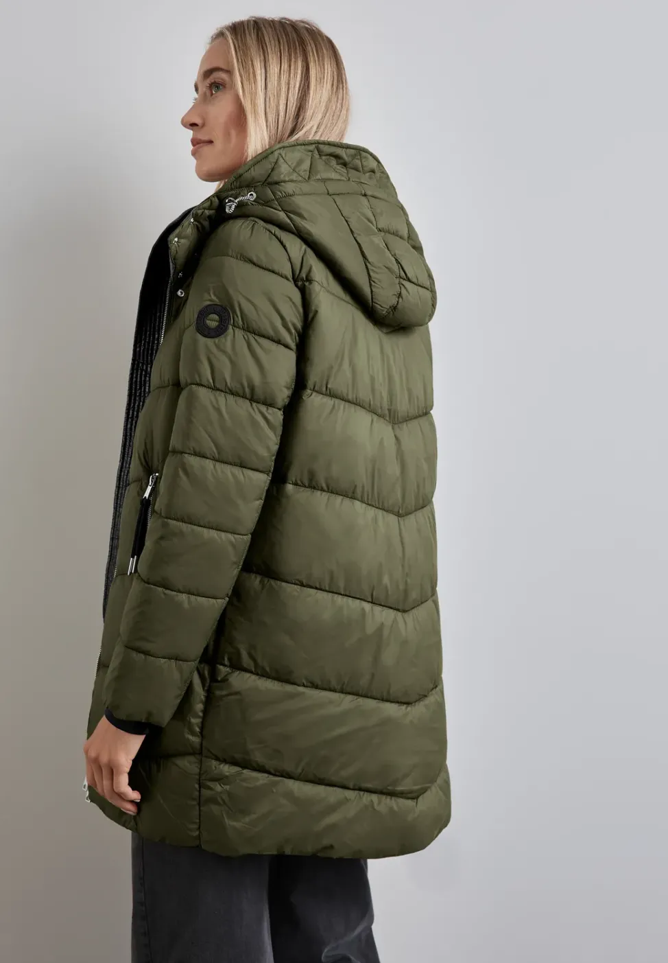 Jacke mit abnehmbarer Kapuze