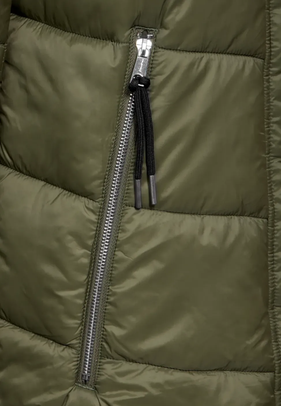 Jacke mit abnehmbarer Kapuze