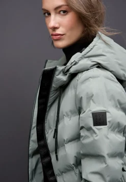 Jacke mit geklebten Nähten
