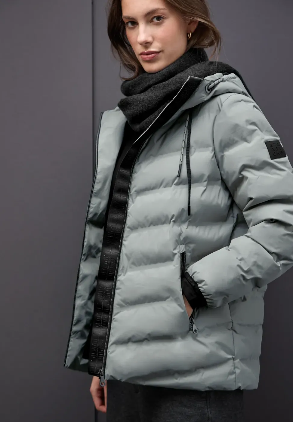 Jacke mit geklebten Nähten