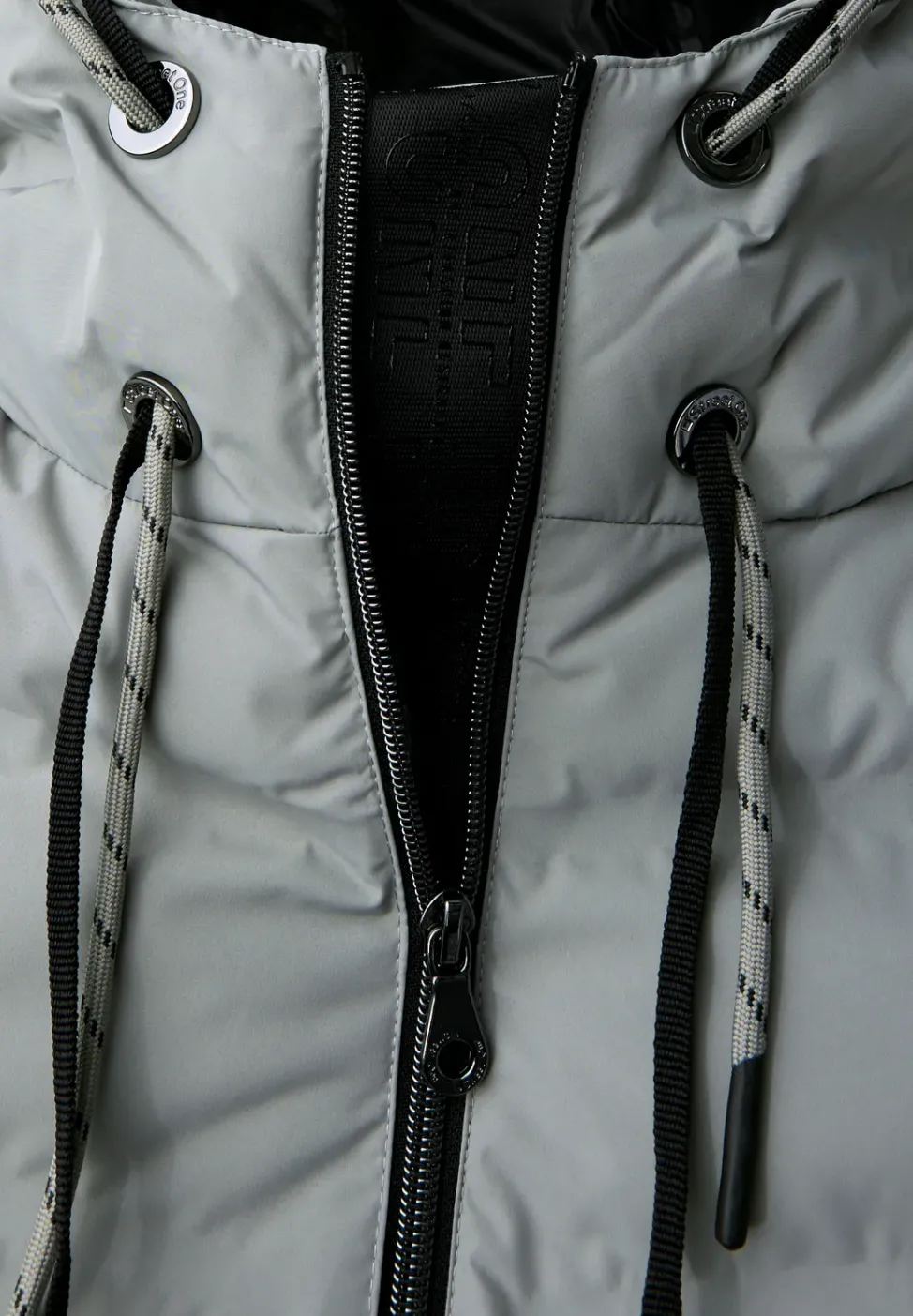 Jacke mit geklebten Nähten
