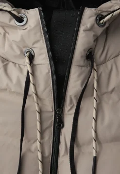 Jacke mit geklebten Nähten