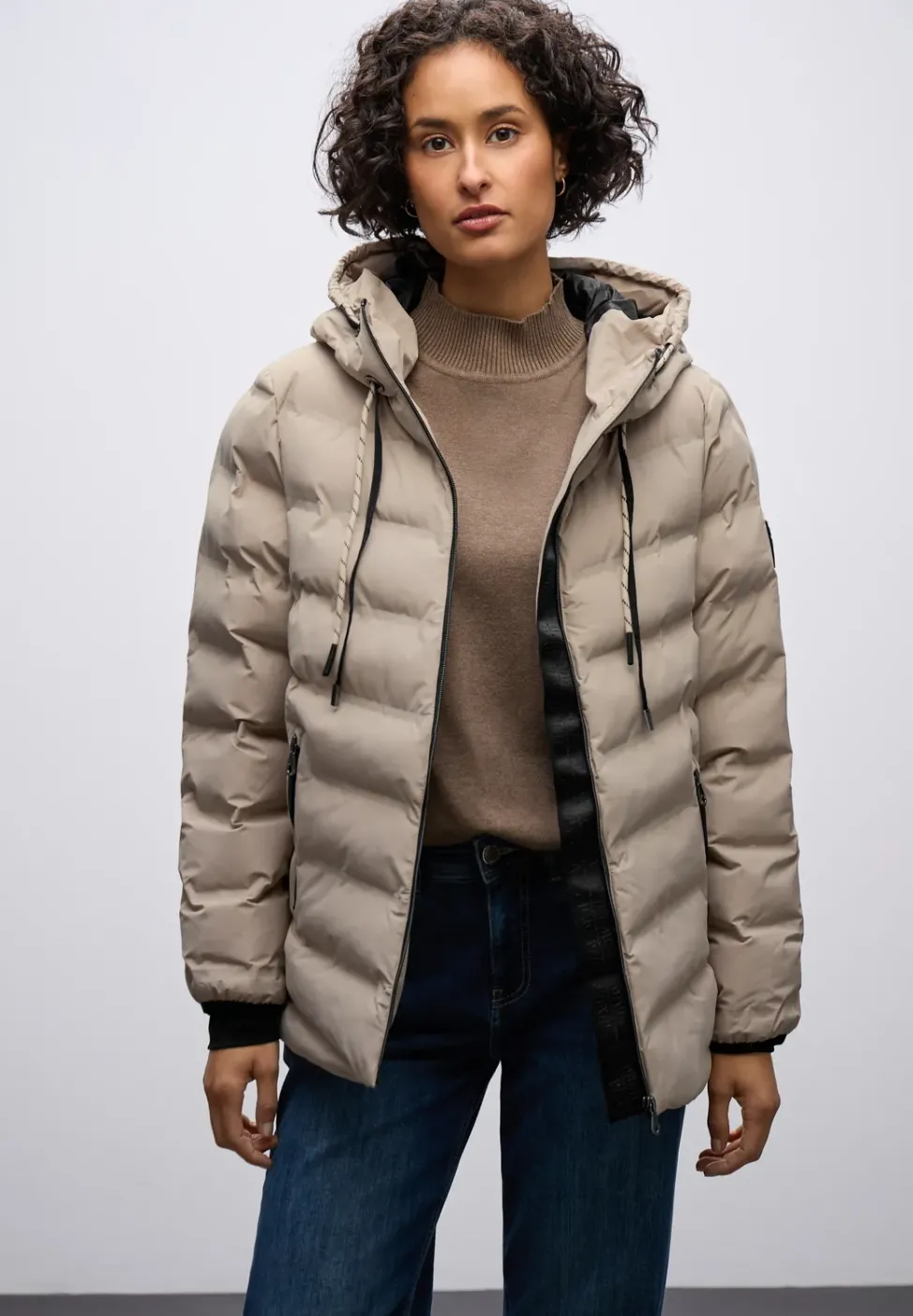 Jacke mit geklebten Nähten