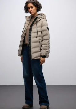 Jacke mit geklebten Nähten