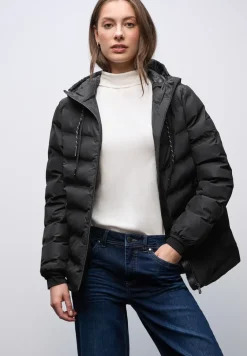 Jacke mit geklebten Nähten