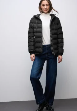 Jacke mit geklebten Nähten