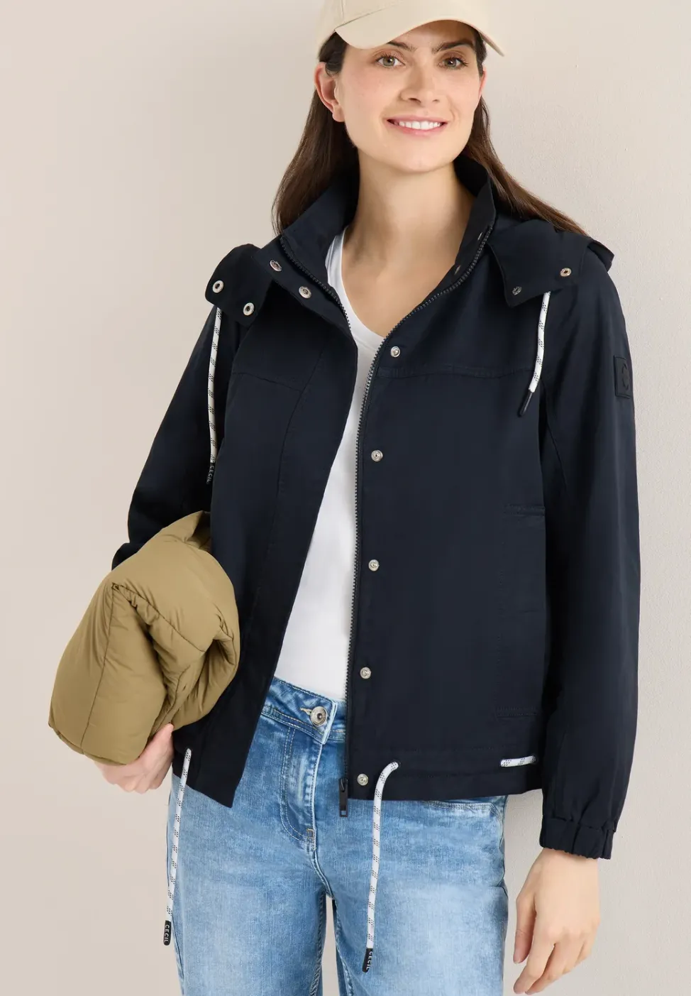 Jacke mit Kapuze und Tunnelzug