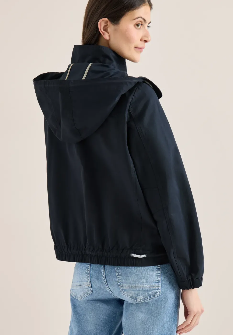 Jacke mit Kapuze und Tunnelzug