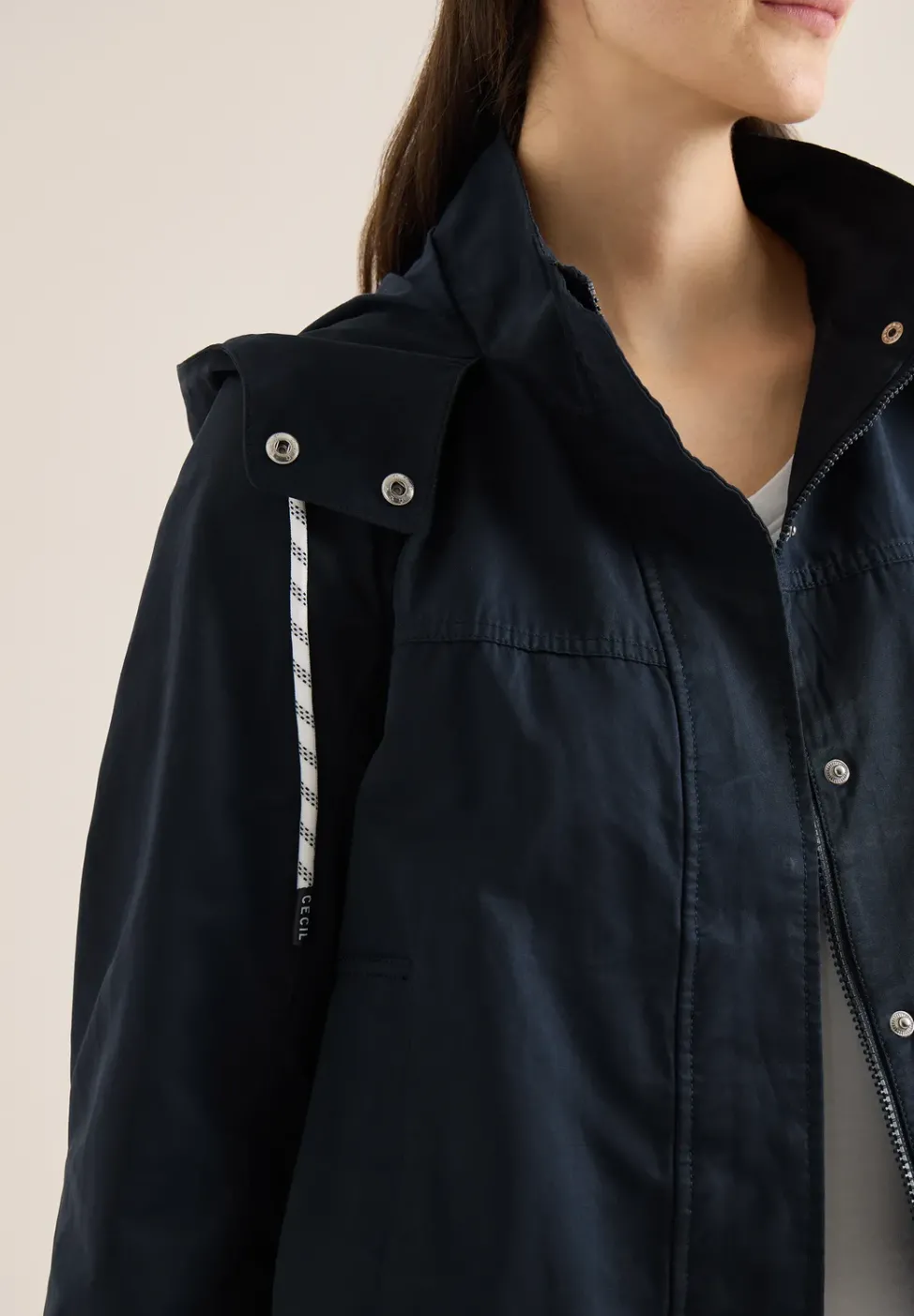Jacke mit Kapuze und Tunnelzug