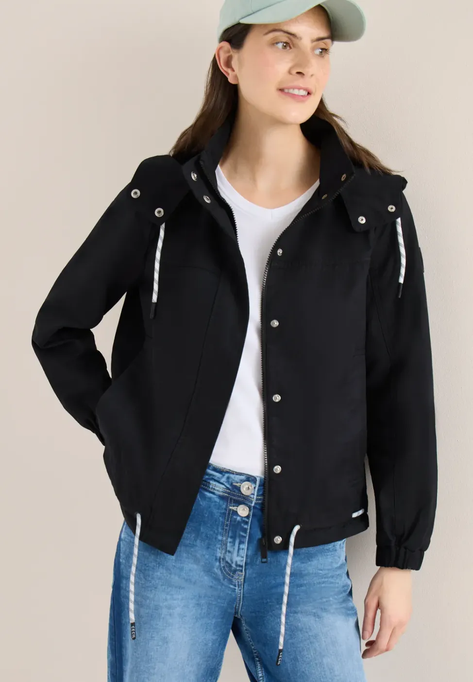 Jacke mit Kapuze und Tunnelzug