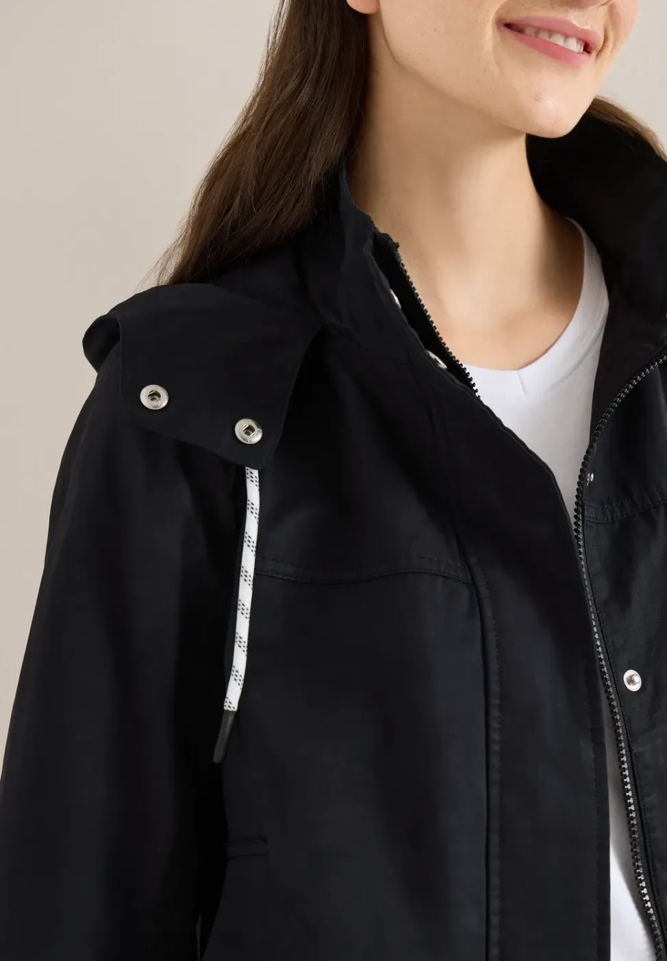Jacke mit Kapuze und Tunnelzug
