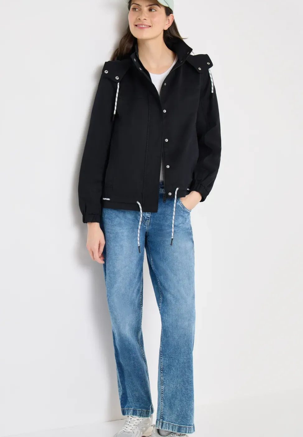 Jacke mit Kapuze und Tunnelzug
