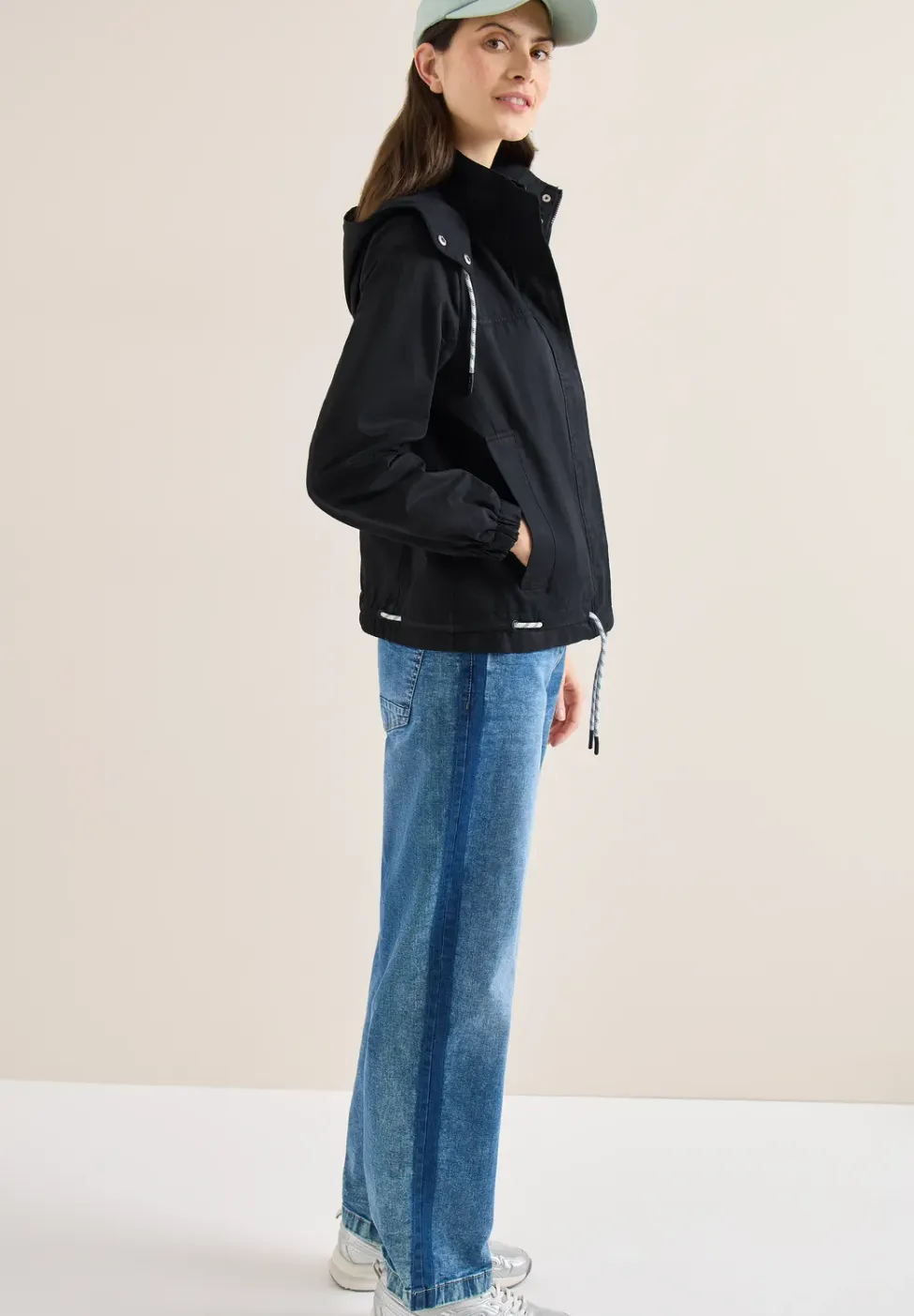 Jacke mit Kapuze und Tunnelzug