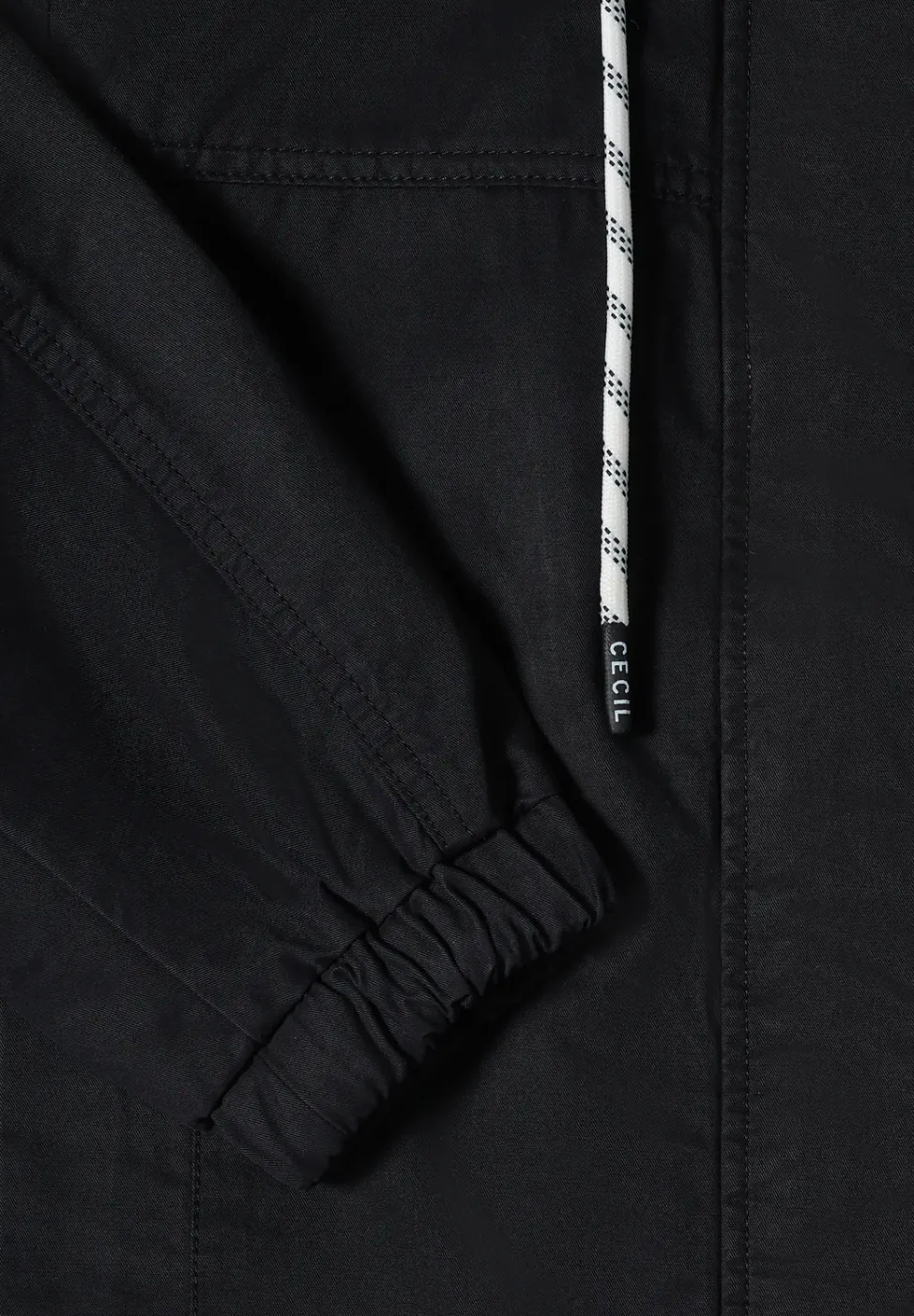 Jacke mit Kapuze und Tunnelzug