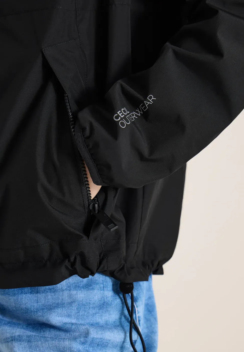 Jacke mit Kapuze und Tunnelzug