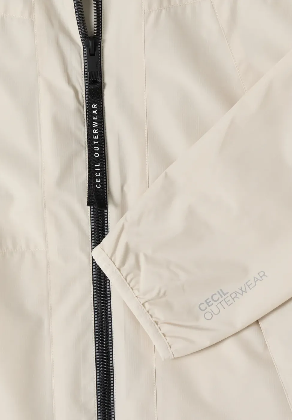Jacke mit Kapuze und Tunnelzug